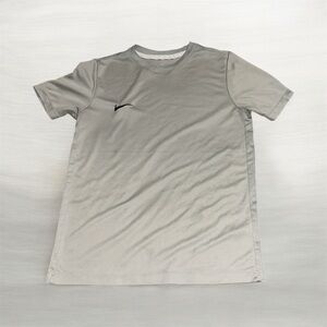 Nike kid’s Short Sleeve Tee in Light Gray